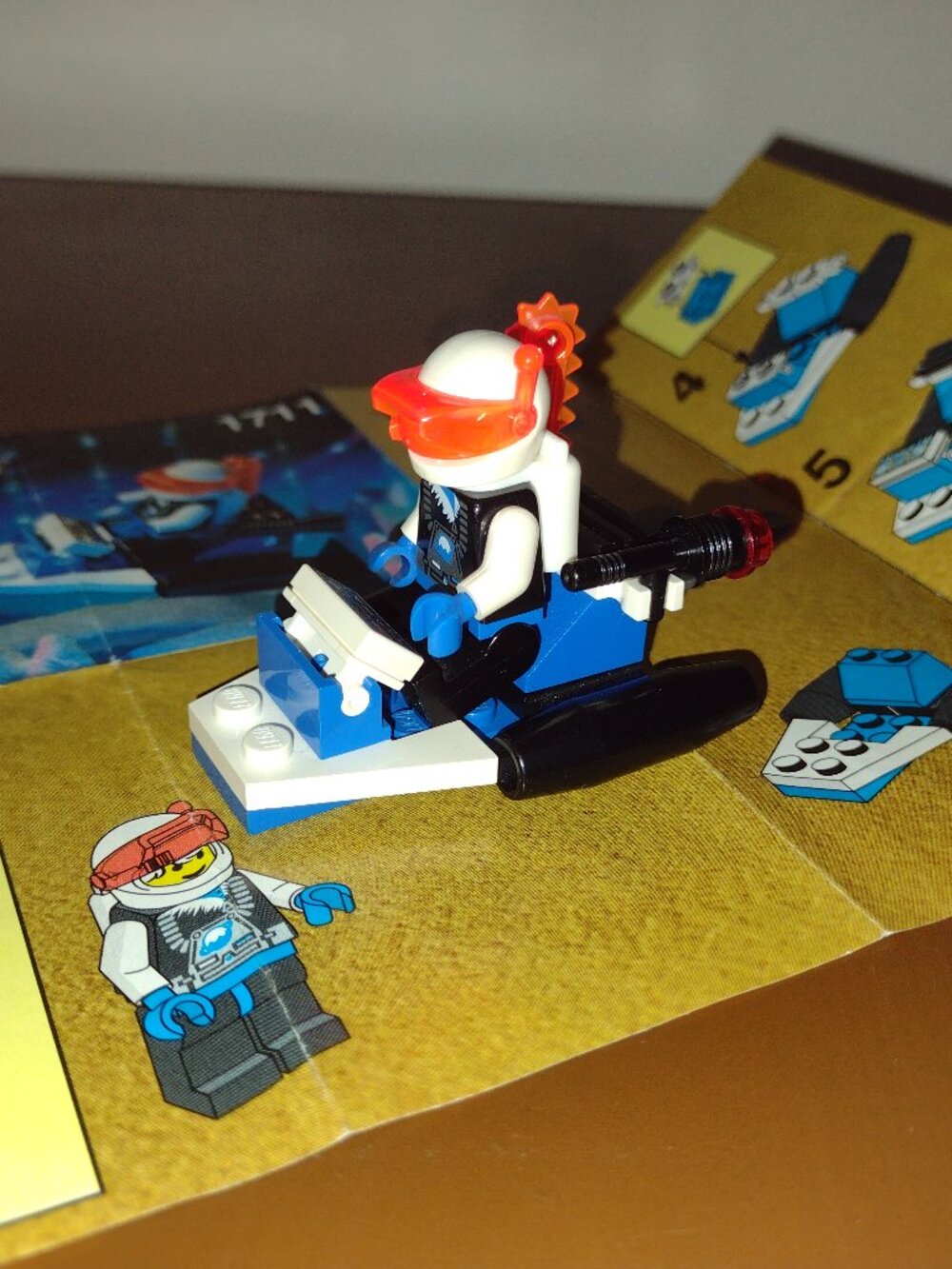 Lego Like New Ice Planet Scooter and Minifig with Instructions